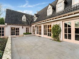 Beautiful Villa in Drunen With Private Heated Pool