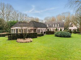 Beautiful Villa in Drunen With Private Heated Pool
