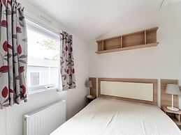 Relaxing Holiday Chalet by the Water in Grou