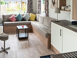 Relaxing Holiday Chalet by the Water in Grou