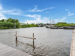 Relaxing Holiday Chalet by the Water in Grou