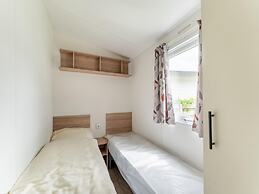 Relaxing Holiday Chalet by the Water in Grou