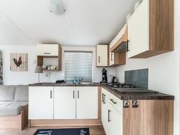 Relaxing Holiday Chalet by the Water in Grou