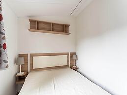 Relaxing Holiday Chalet by the Water in Grou