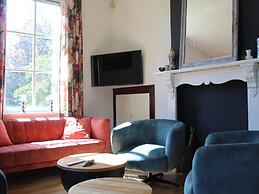 Farmhouse in De Heurne Near the Forest