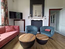 Farmhouse in De Heurne Near the Forest