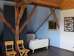 Farmhouse in De Heurne Near the Forest