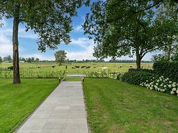 Farmhouse in the Achterhoek With hot tub and Beach Volleyball