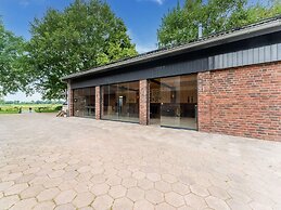 Farmhouse in the Achterhoek With hot tub and Beach Volleyball