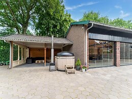 Farmhouse in the Achterhoek With hot tub and Beach Volleyball