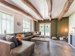 Farmhouse in the Achterhoek With hot tub and Beach Volleyball