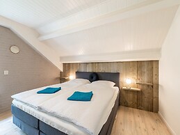 Farmhouse in the Achterhoek With hot tub and Beach Volleyball
