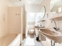 Farmhouse in the Achterhoek With hot tub and Beach Volleyball