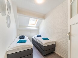 Farmhouse in the Achterhoek With hot tub and Beach Volleyball