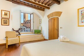 The Balcony Suite -Piazza del Campo View
