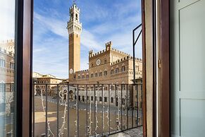 The Balcony Suite -Piazza del Campo View