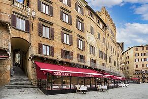 The Balcony Suite -Piazza del Campo View