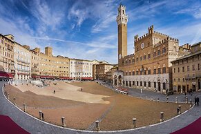 The Balcony Suite -Piazza del Campo View