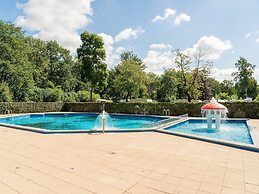 Lovely Wooden Chalet With Garden in Reutum