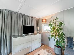 Lovely Wooden Chalet With Garden in Reutum