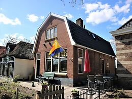 Beautiful Apartment in Giethoorn With Canoe and Parking
