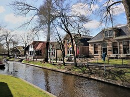 Apartment in Giethoorn With Parking