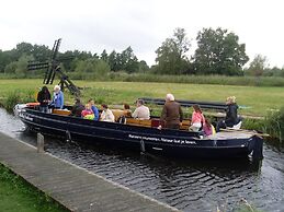 Apartment in Giethoorn With Parking