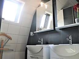 Apartment in Giethoorn With Parking