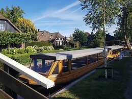 Holiday Home in the Heart of Giethoorn