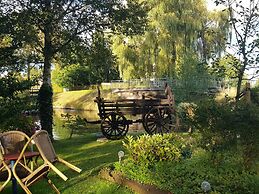 Attractive Farmhouse in Giethoorn With Garden