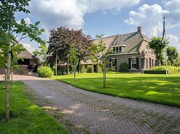 Grandeur Farmhouse in Dwingeloo at a National Park