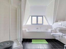 Unique Holiday Home in Noordwolde With Garden