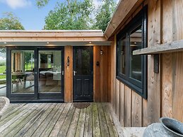 Fantastic Chalet Near Open Waterways, hot tub