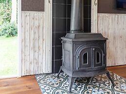 Fantastic Chalet Near Open Waterways, hot tub