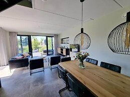 Watervilla Fiif in Friesland With two Rooms