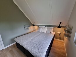 Watervilla Fiif in Friesland With two Rooms