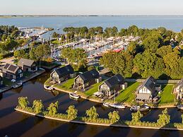 Watervilla Fiif in Friesland With two Rooms