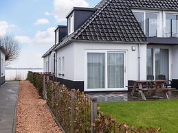 Modern Flat at the Sneekermeer Lake