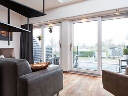 Modern Apartment on the 1st Floor Located Directly on the Sneekermeer
