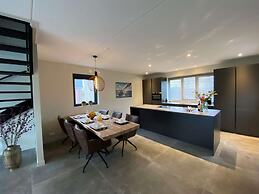 Luxurious Detached Water Villa With Jetty
