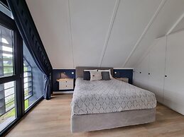 Luxurious Detached Water Villa With Jetty