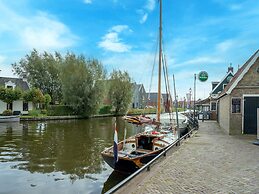Waterside Escape With Private Jetty