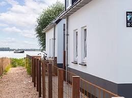 Cozy Apartment at the Beautiful Sneekermeer