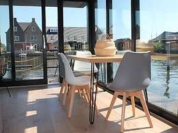Brand new Boathouse on the Water in Stavoren