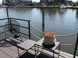 Brand new Boathouse on the Water in Stavoren