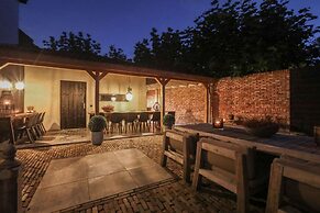 Inn in Ternaard Near Heritage