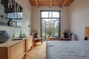 Inn in Ternaard Near Heritage