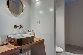 Inn in Ternaard Near Heritage