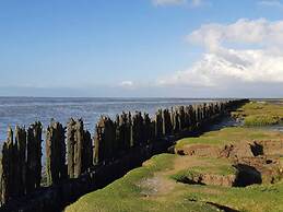 2 Luxury Mudflat Cottages Next to Each Other