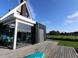 Peaceful Villa on the Water in Stavoren